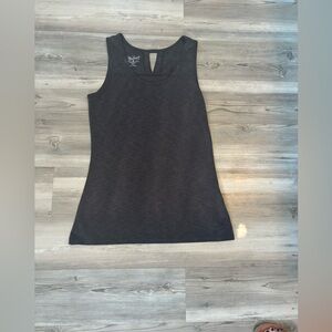 Woolrich Size Medium dark Gray sleeveless shirt pit to pit is 17 length is 27